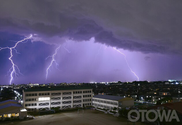 The 15th 雷写真コンテスト受賞作品 Excellent Work -Lightning approaches the school-